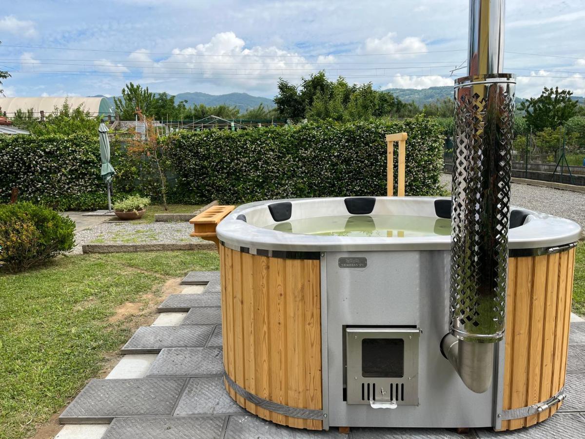 La Camelia Villa Massa e Cozzile ภายนอก รูปภาพ