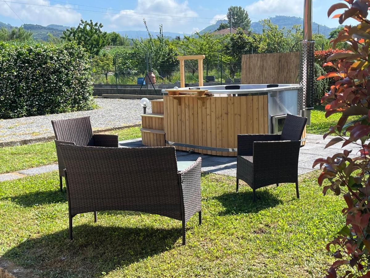 La Camelia Villa Massa e Cozzile ภายนอก รูปภาพ