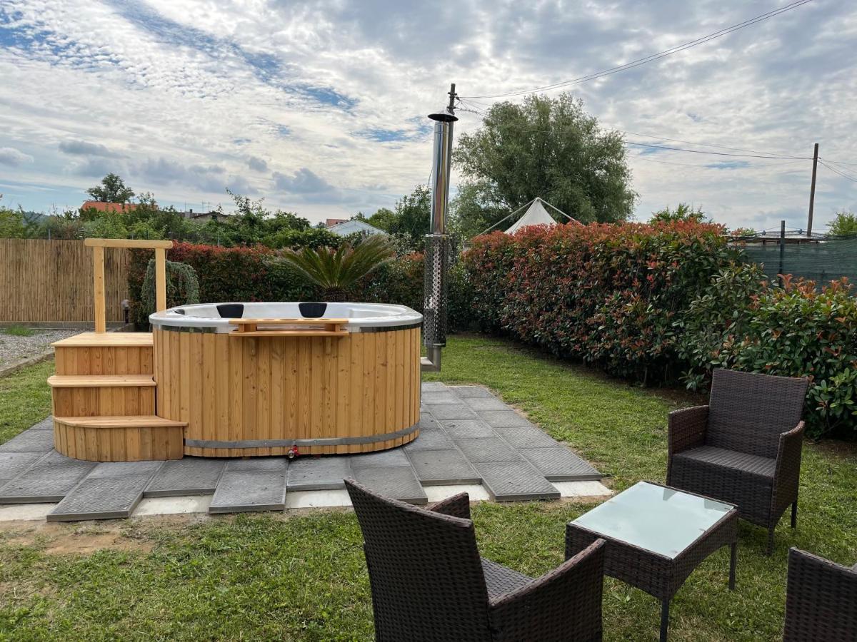 La Camelia Villa Massa e Cozzile ภายนอก รูปภาพ