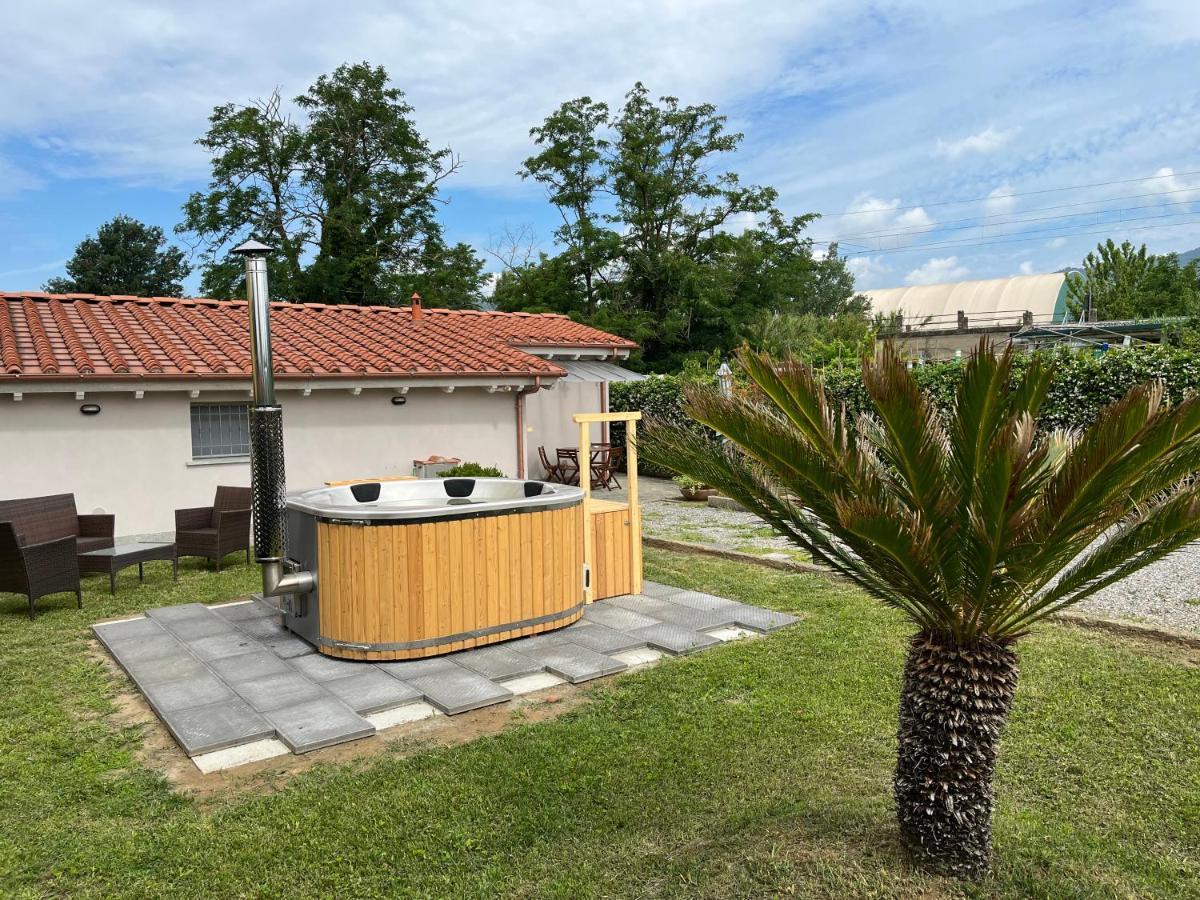 La Camelia Villa Massa e Cozzile ภายนอก รูปภาพ