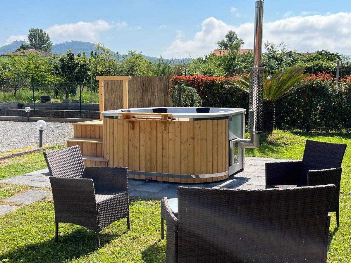 La Camelia Villa Massa e Cozzile ภายนอก รูปภาพ