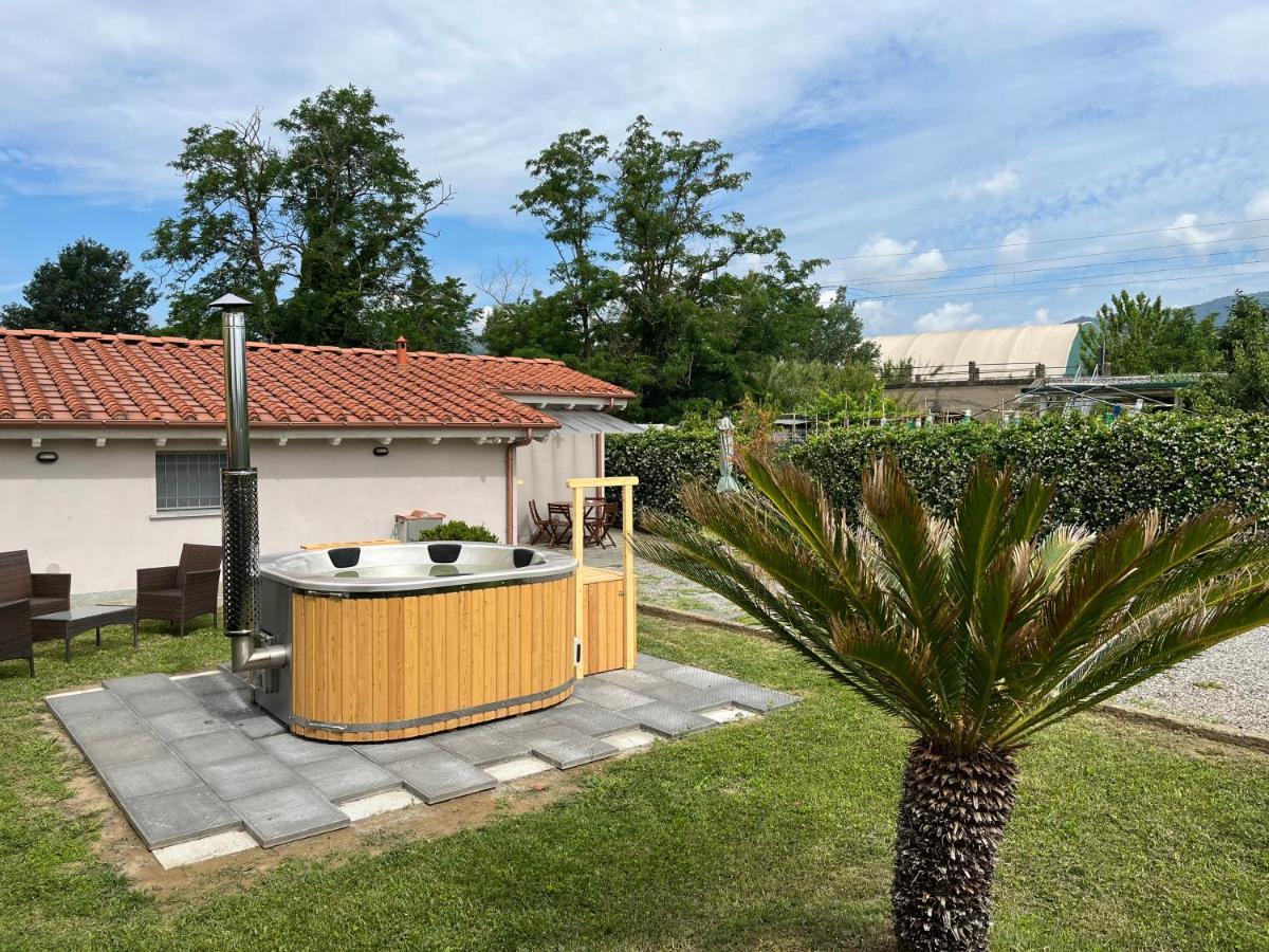 La Camelia Villa Massa e Cozzile ภายนอก รูปภาพ