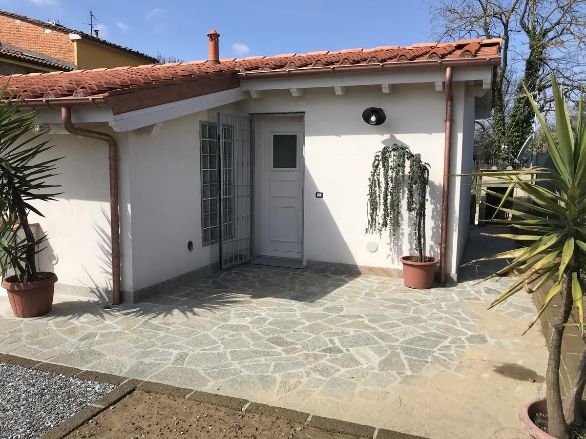 La Camelia Villa Massa e Cozzile ภายนอก รูปภาพ
