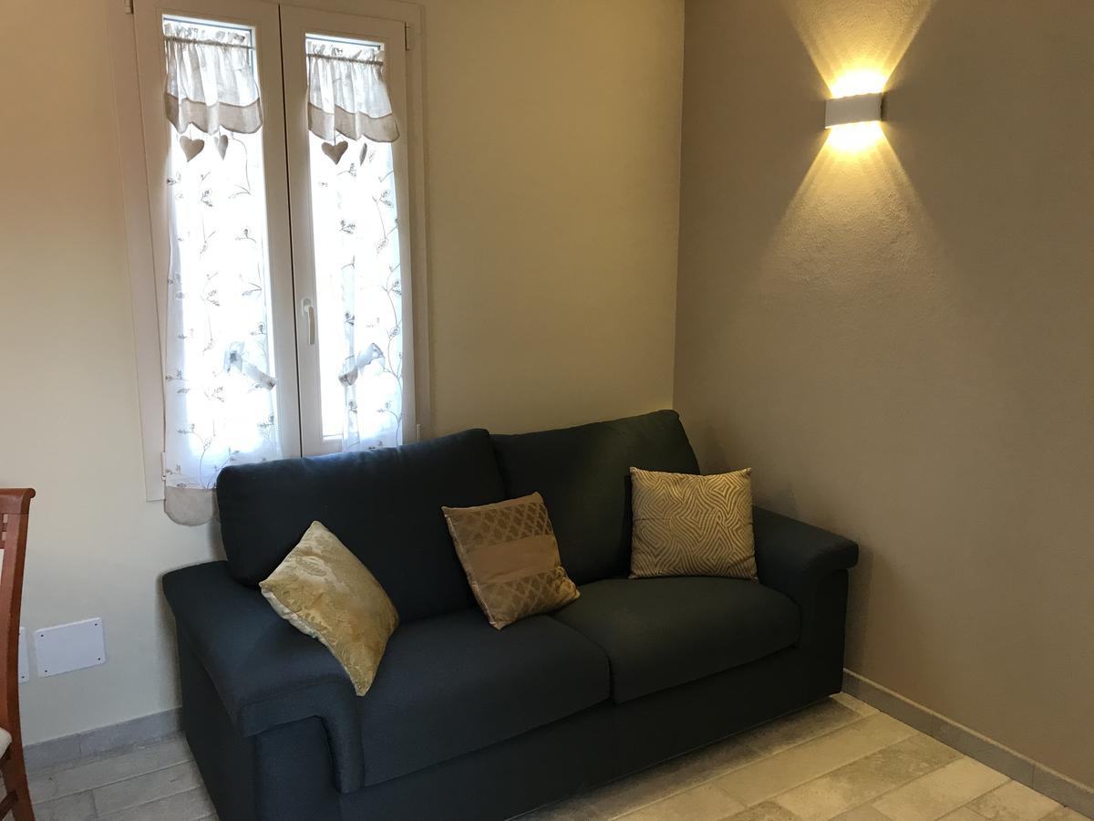 La Camelia Villa Massa e Cozzile ภายนอก รูปภาพ